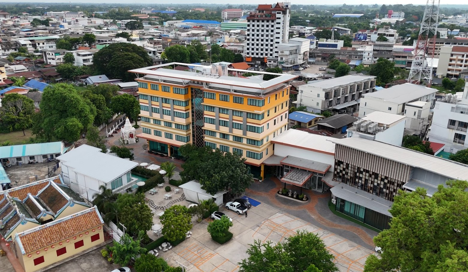 ภาพรวมโรงแรมมุมสูง