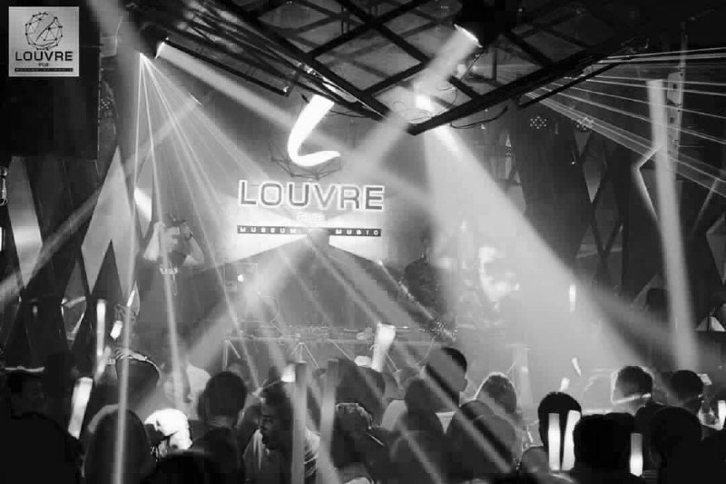 Louvre Pub คอนเสิร์ตสด