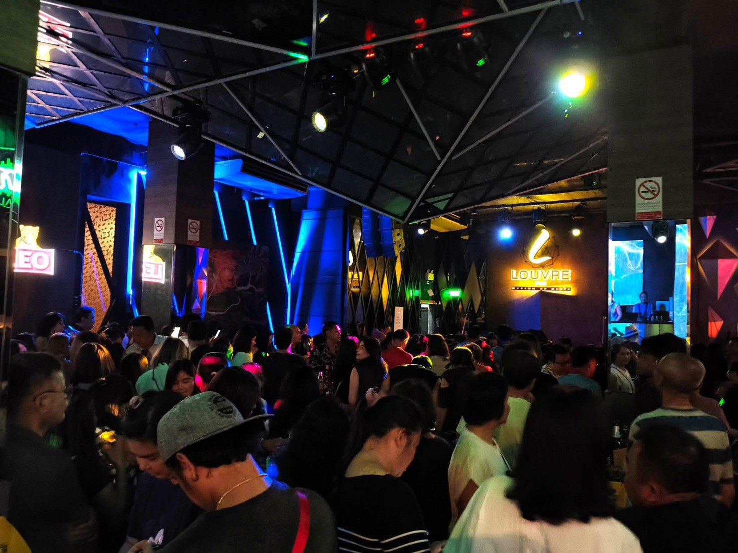 Louvre Pub บรรยากาศสุดมัน
