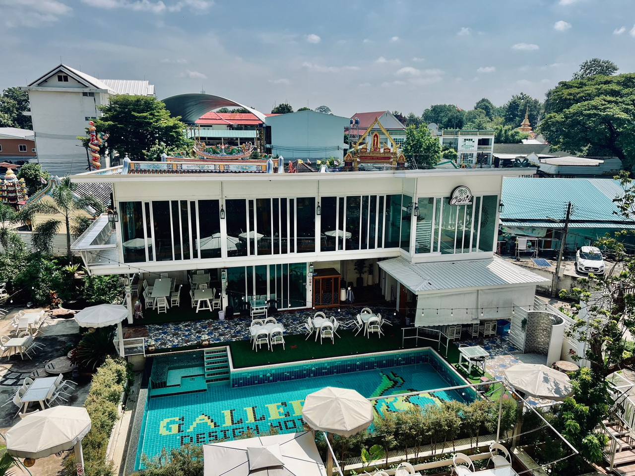 สระว่ายน้ำมุมสูงจากอาคาร
